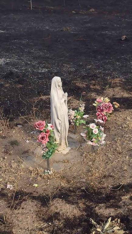 Imagem de Nossa Senhora de Lourdes, inexplicavelmente intacta após incêndio na base militar de El Goloso, Madri.