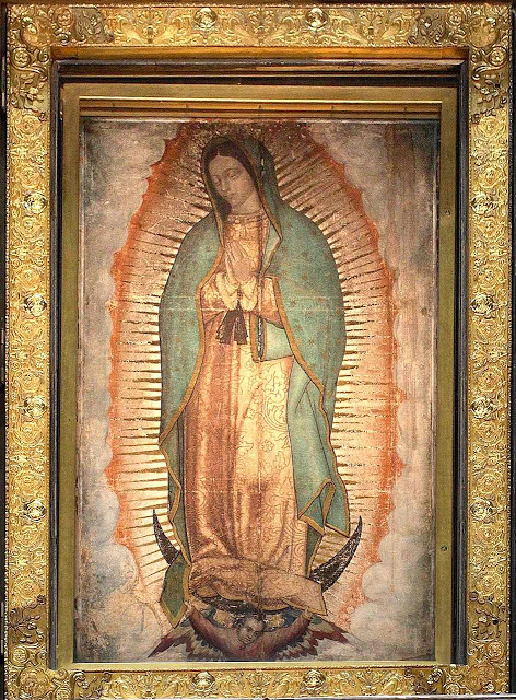 A imagem aqueropita (não pintada por mão humana)  de Nossa Senhora de Guadalupe, no seu santuário, Cidade do México