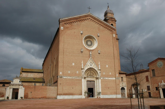Basílica de São Francisco, em Siena, Itália,