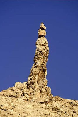 Formação rochosa chamada 'Mulher de Lot' perto do Mar Morto