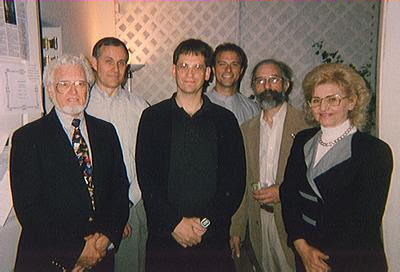 John Jackson, co-fundador do STUR, com outros cientistas. Ciência confirma a Igreja