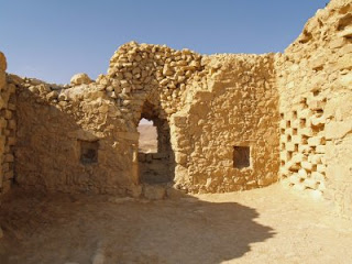 Massada, ruínas da fortaleza, ©David Shankbone. Ciência confirma a Igreja
