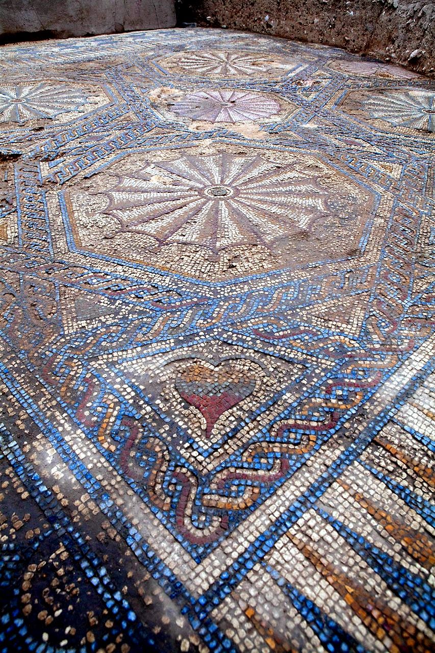 Cástulo: exemplo de piso romano de mosaico.